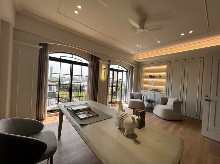 「英倫湖畔」2樓以上住家空間均可遠眺澄清湖美景。葉家銘攝