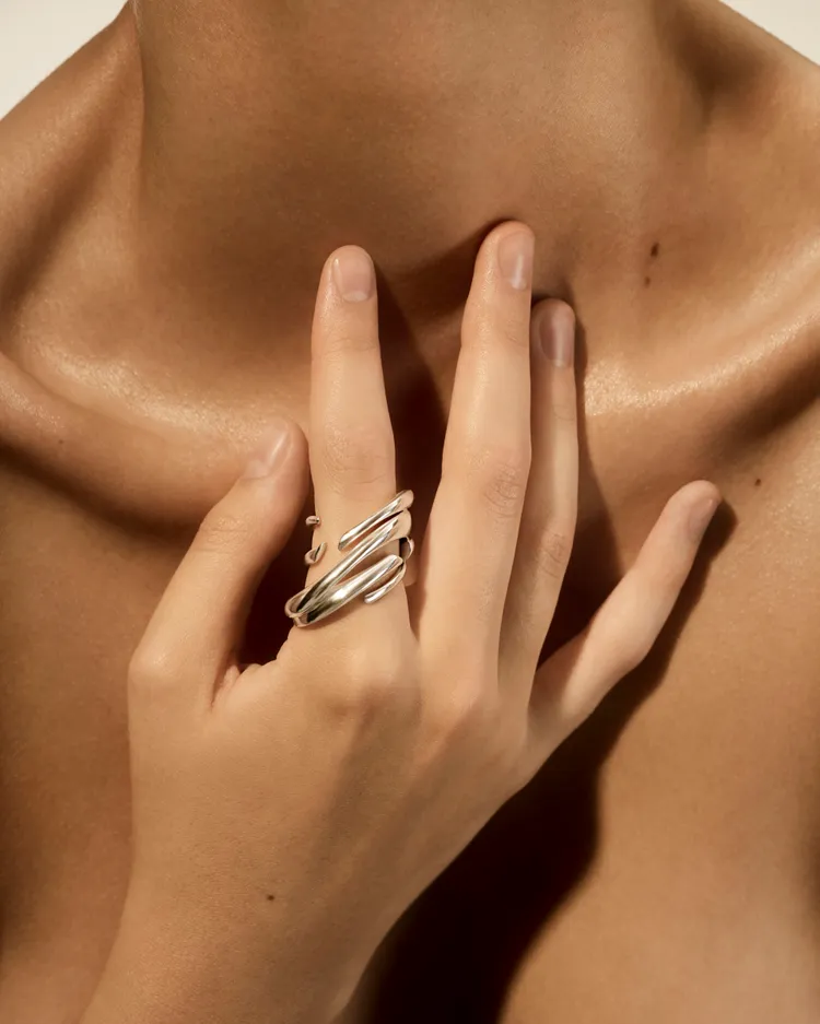 Arc系列純銀耳環，8100元。品牌提供