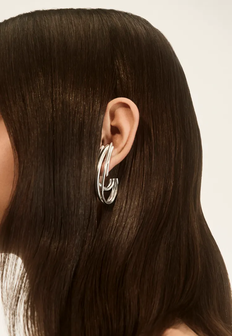 Arc系列純銀耳環，1萬5300元。品牌提供