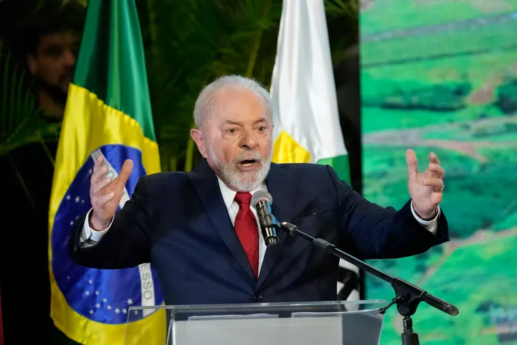 分析指出，魯拉領導的巴西逐漸成為美國和中國之間都想拉攏、爭權奪勢的新壕溝。美聯社