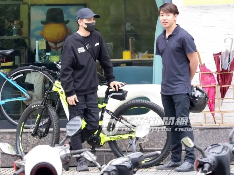 歐漢聲(右)上月和林志穎相約。特勤中心