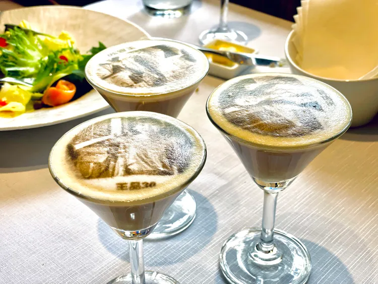 即日起，凡是在王品慶生或慶祝結婚紀念日，即可獲贈印有個人相片的隱藏版特調飲品。曾仲葳攝