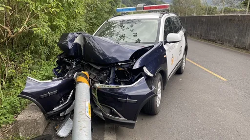 新店警執勤駕車撞倒電線桿 服感冒藥精神不濟惹的禍