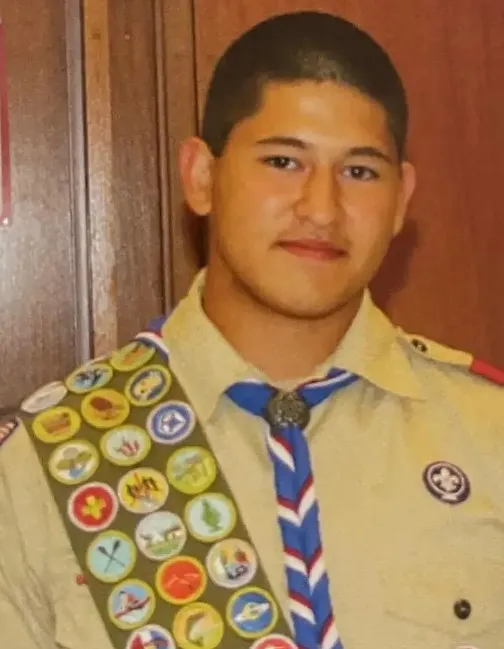 30歲的卡斯楚領獎後保持低調，目前確定的長相，是他在童子軍時期骨骼清奇的照片。翻攝twitter/NEW YORK POST