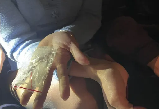 板橋婦人違停買便當口袋放「這個」 遇警盤查一掏糗了