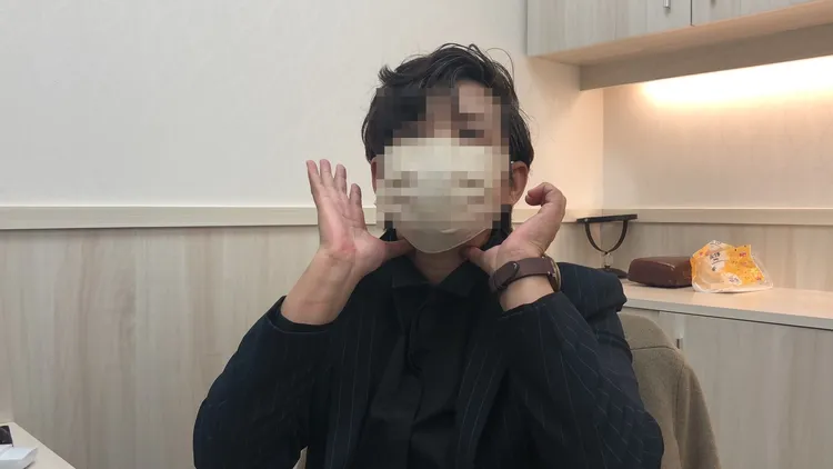 泰興中醫診所李姓員工指控林妍余飆罵病患，也對自己鎖喉施暴。高鈞麟攝