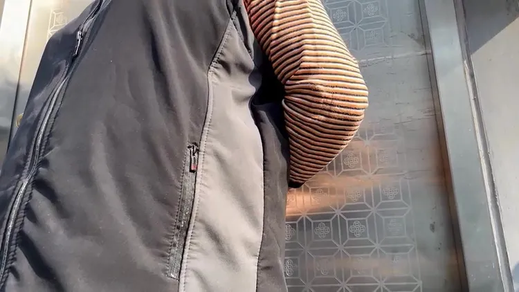 鄰居透露女屋主患有肌少症，疑擔心自己走了，孩子無人照顧才會釀成悲劇。鮮明攝