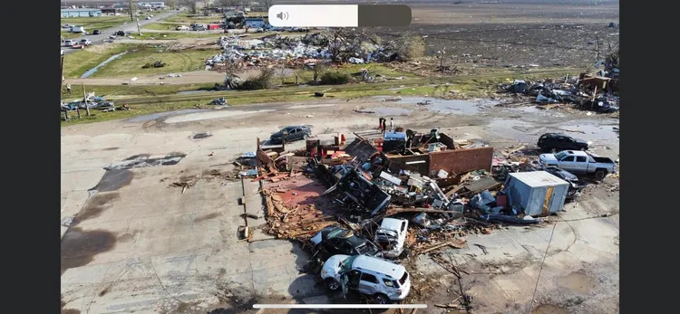 恰克小吃店已全毀。翻攝臉書/Cassandra Hollins-Norman