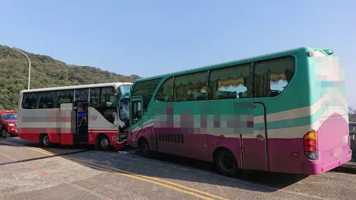 新店私校校車對撞!車上學生嚇驚魂 竟是司機這裡不舒服惹的禍