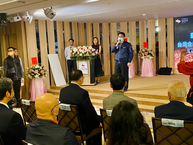 黃偉哲感謝台鋼大力支持職業運動。王志弘攝