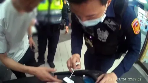 盤查違停赫見椅墊滿是這東西 新北男一動作欲自清!結果出爐GG了