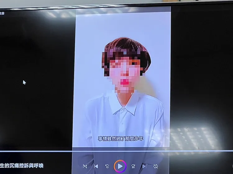 受害女學生以錄影方式指控楊姓狼師。鮮明攝