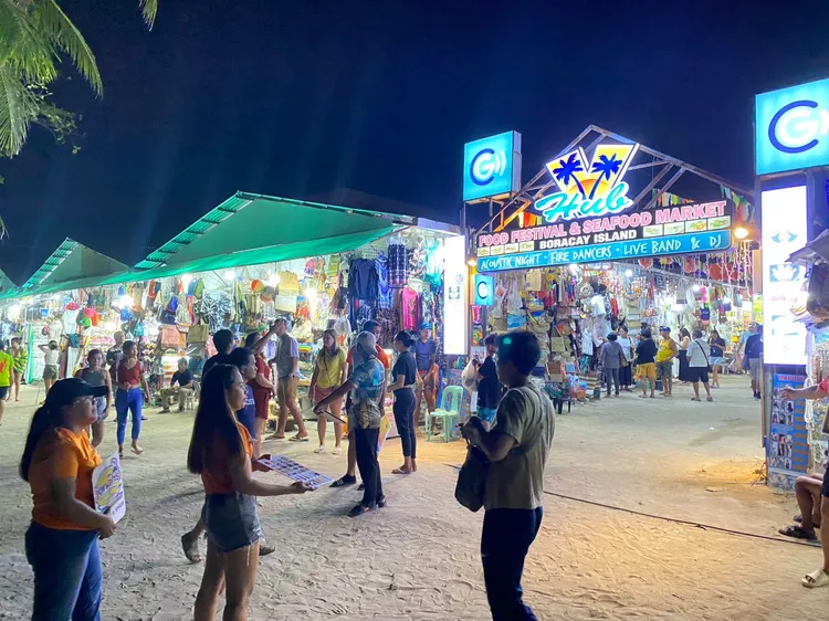 長灘島上遊客都沒在戴口罩。陳怡文攝