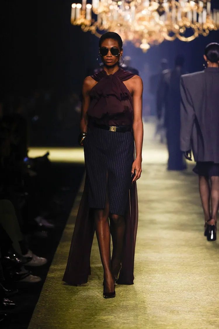 SAINT LAURENT 2023秋冬女裝大秀。品牌提供