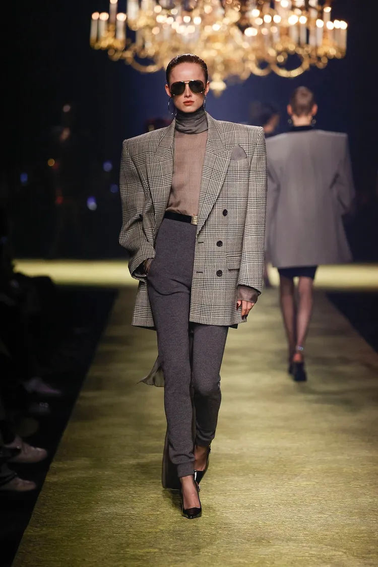 SAINT LAURENT 2023秋冬女裝大秀。品牌提供