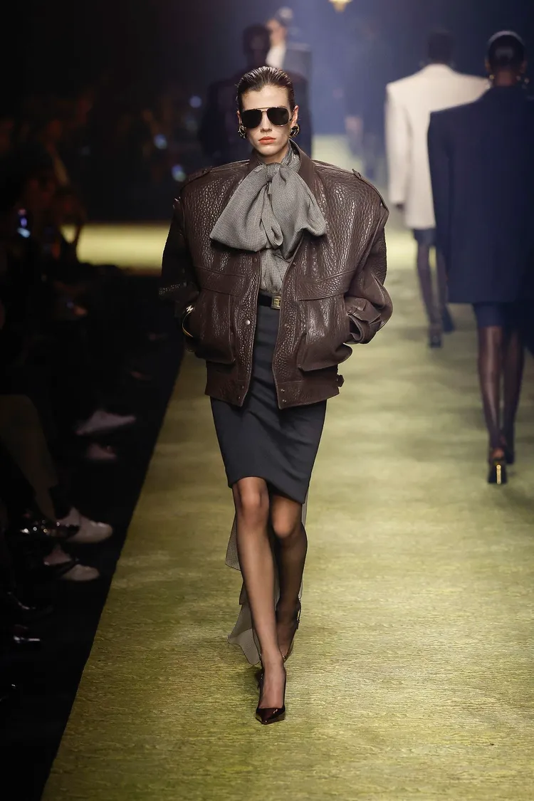 SAINT LAURENT 2023秋冬女裝大秀。品牌提供