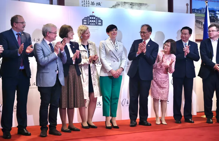 游錫堃說，台灣與捷克的關係，現在猶如兄弟手足一樣緊密。林林攝