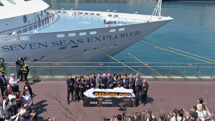 新冠肺炎疫情爆發後，睽違近3年，再度有國際郵輪駛入基隆港。翻攝畫面