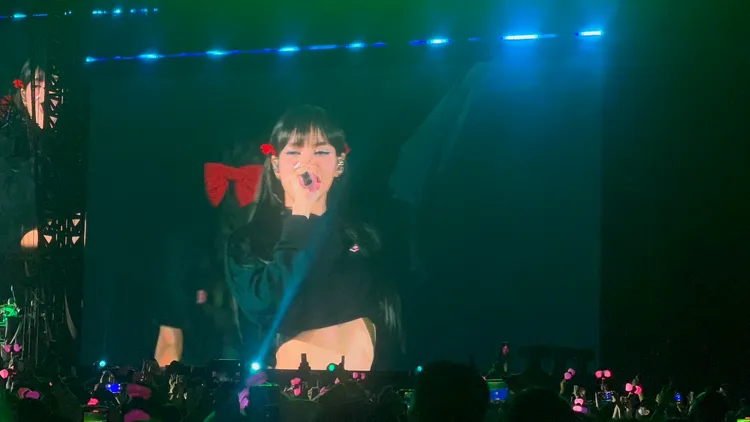 Lisa露出螞蟻腰。讀者提供