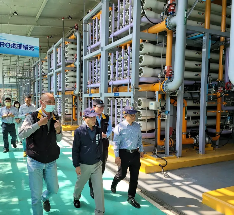 高市明起夜間減壓供水，高市副之林欽榮今視查再生水廠，指示增加產能。讀者提供