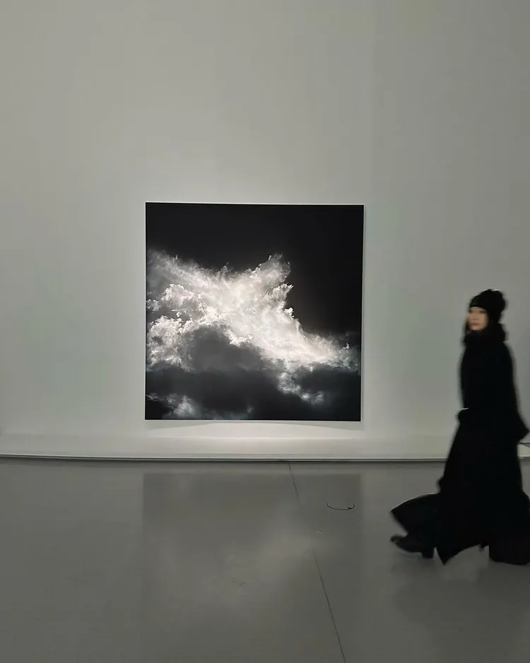 孫芸芸抽空逛了存放著法國精品集團開雲董事長François-Henri Pinault私人藝術珍藏的Bourse de Commerce-Pinault Collection美術館。翻攝aimeeyunyunsun IG