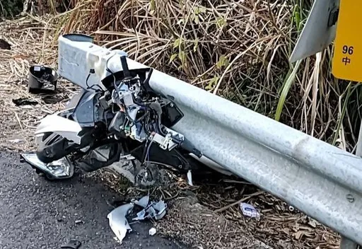 台中136線又出事！22歲男疑過彎壓車失敗　自撞護欄傷重不治