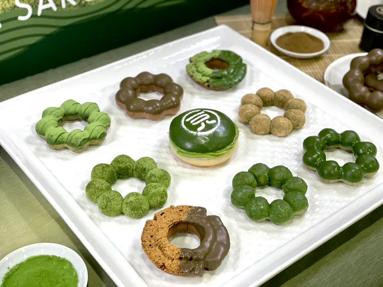 Mister Donut攜手北海道抹茶甜品專賣店「一〇八抹茶茶廊」，以「抹茶」及「焙茶」推出9款新品。曾仲葳攝