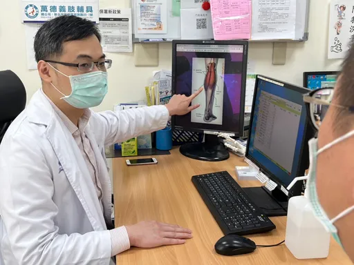 戴資穎也不敢這樣!男大生打羽球沒做「這事」 跳殺害腿肌整層斷開