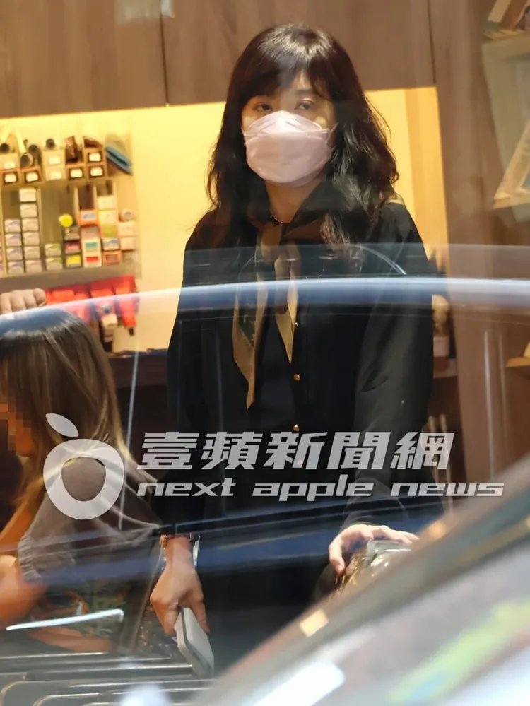 弄完頭髮的楊智惠秀髮看來飄逸。特勤中心攝