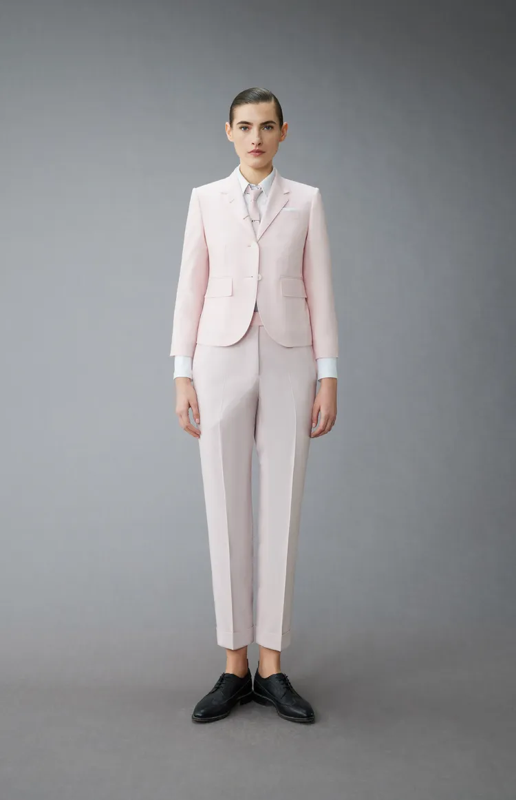 訂做全套西裝的價格落在15至25萬元之間。品牌提供