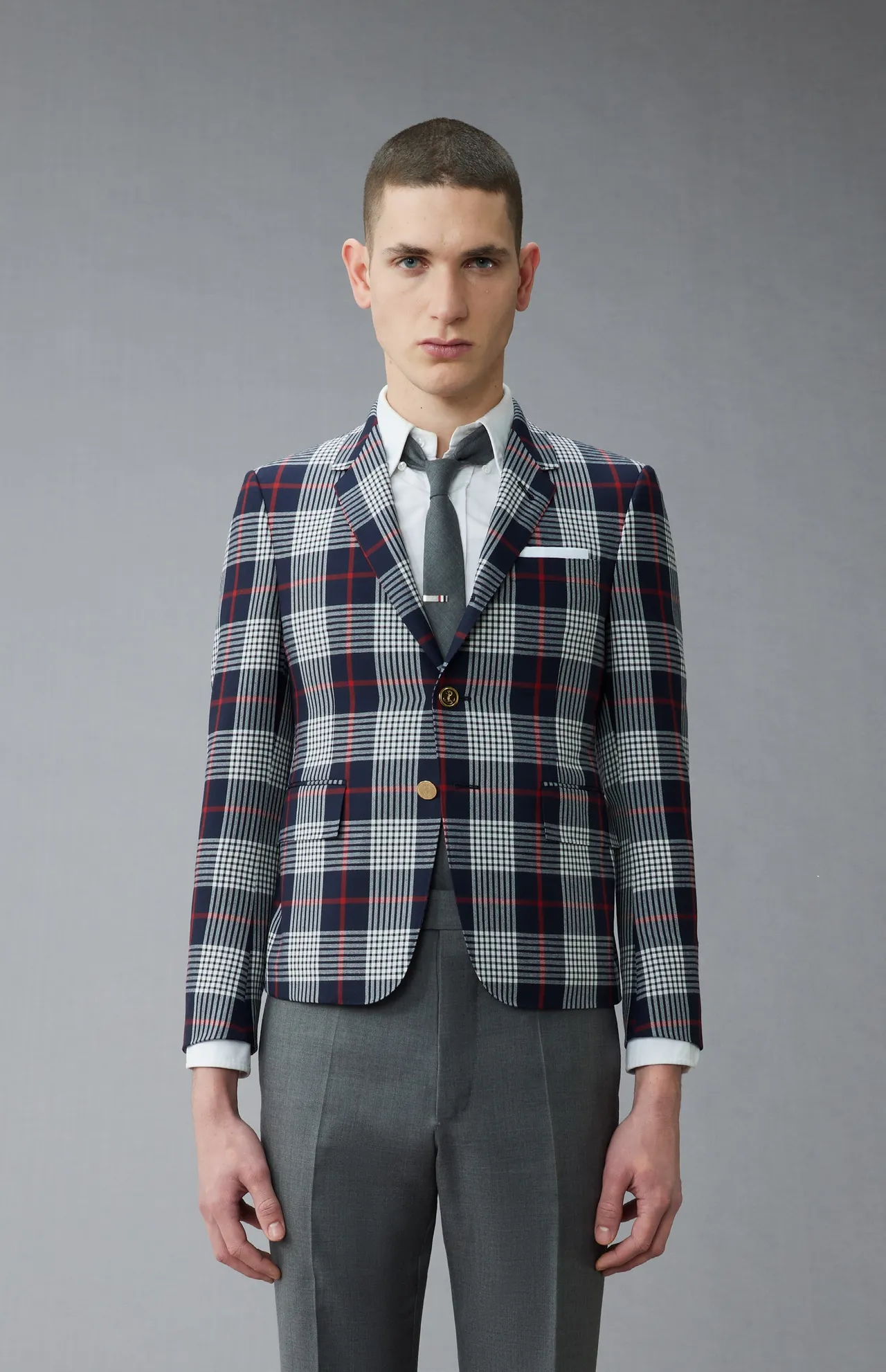 从预约订制至最后试装约需8至10周的时间。品牌提供