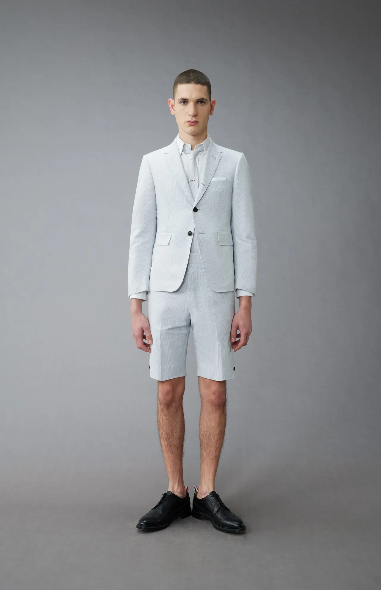 另有短裤的设计可供订制时挑选。品牌提供