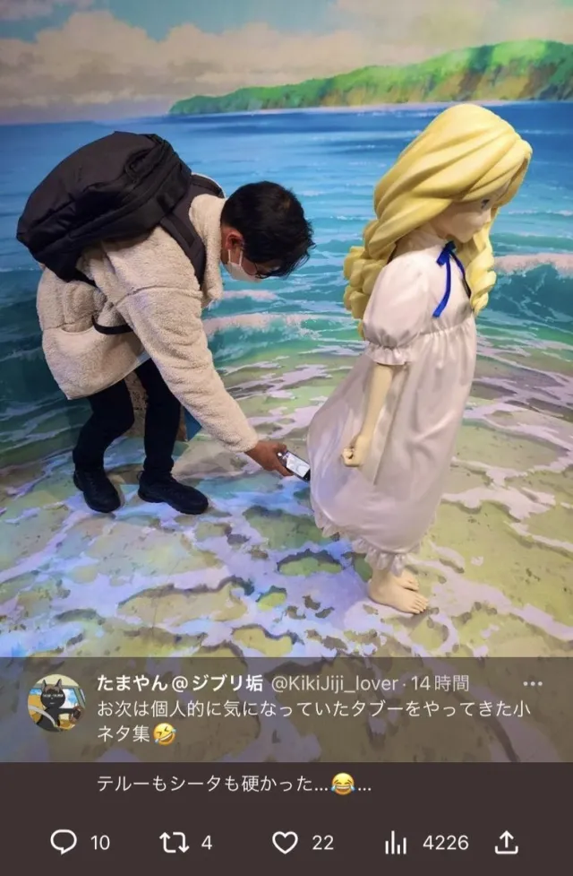 遊客在吉卜力公園對雕像做出不恰當行為。翻攝推特