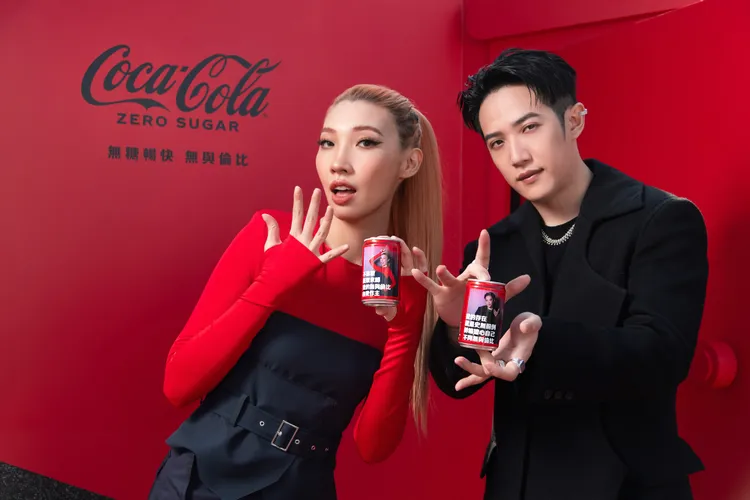 每日限量提供200名的「無與倫比貼紙」客製化服務，打造專屬回憶。業者提供