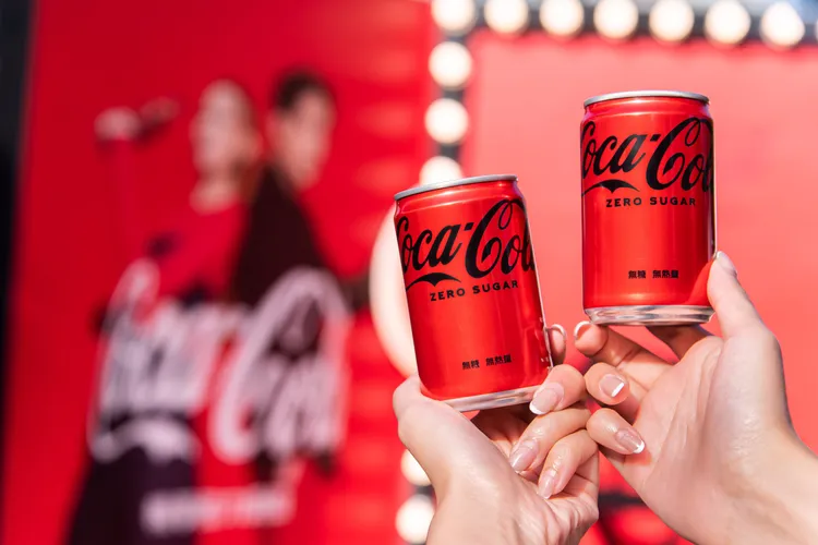 「可口可樂」ZERO SUGAR推出全新200毫升迷你罐，提供消費者更多元的容量選擇。業者提供
