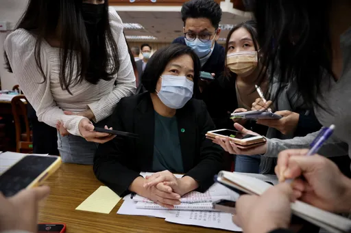 新冠輕症3/20起免隔離通報 防疫險賠不賠?金管會這樣說