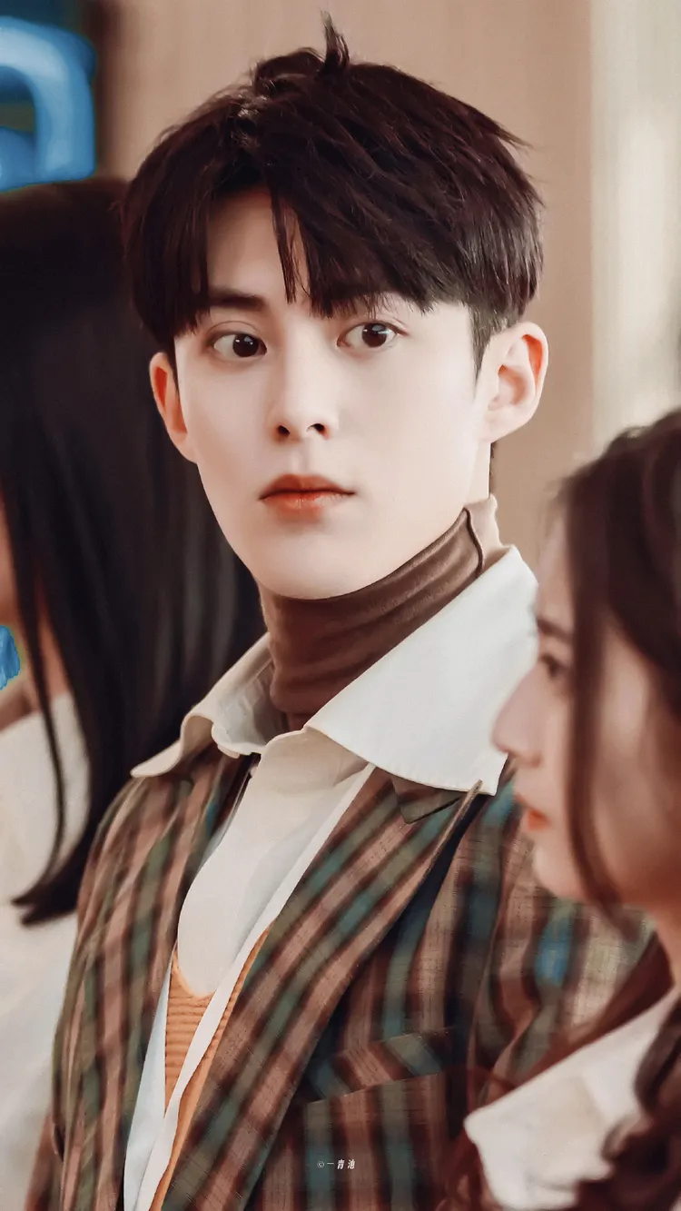 王鶴棣在新劇中翹起一撮毛的髮型很吸睛。翻攝微博