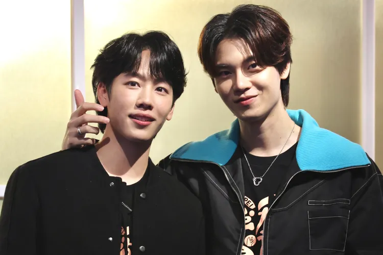 Yin（右）愛撫War的臉頰。林林攝