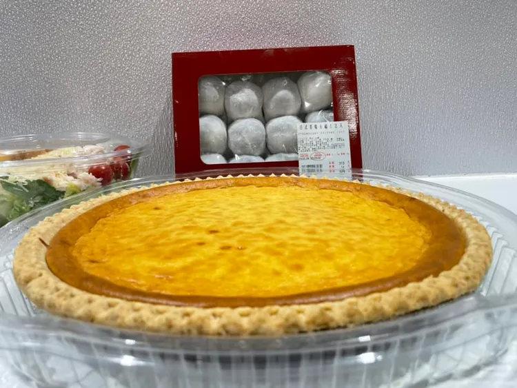 超巨大卡士達派。引自好市多商品經驗分享區