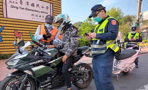 北宜公路重機跑山噪音擾民 新店警今晨強力攔查告發24件