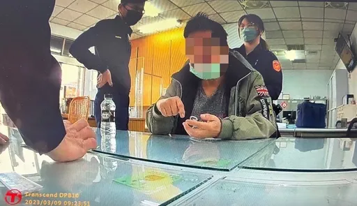 美女甜喊「老公睡了嗎」 高雄阿伯很聽話!急買遊戲點數險GG