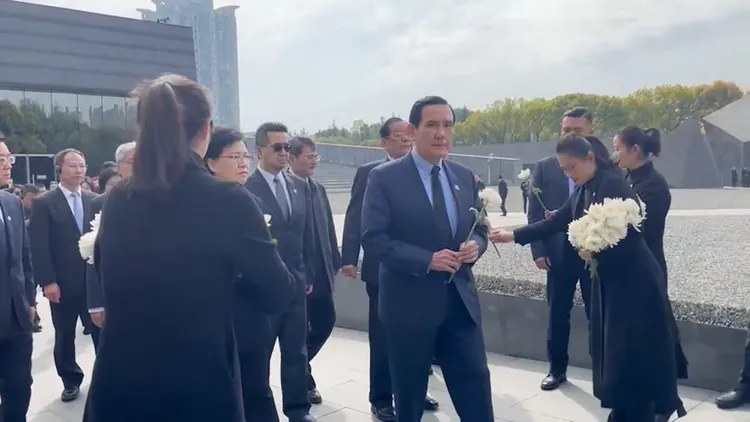 馬英九今參觀南京大屠殺紀念館，並獻花致意。馬辦提供