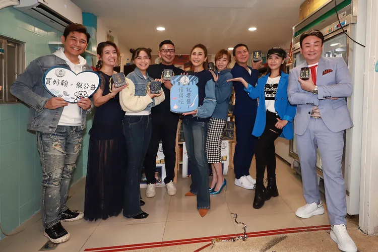 民視好友推推江俊翰（中）親炒干貝醬。民視提供