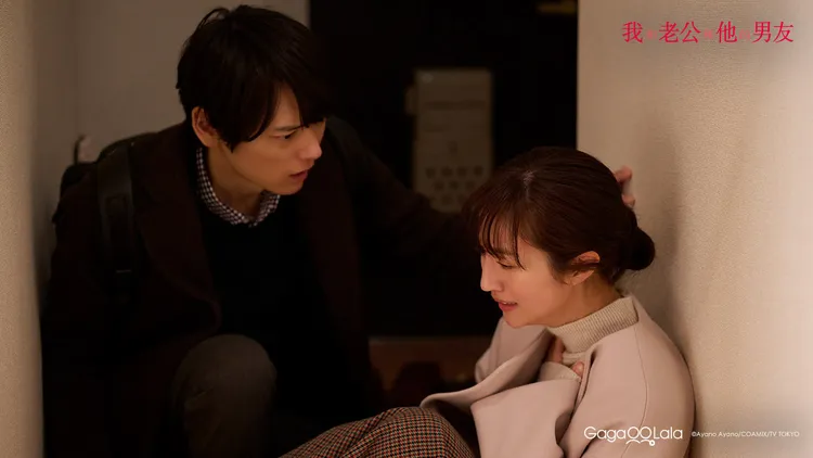 古川雄輝（左）在劇中和堀田茜飾演的妻子，一年只愛愛一次。GagaOOLala提供