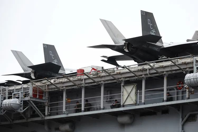 馬金島號載有10架F-35匿蹤戰機、數十輛裝甲車，井圍甲板可讓登陸艇與兩棲車輛進出