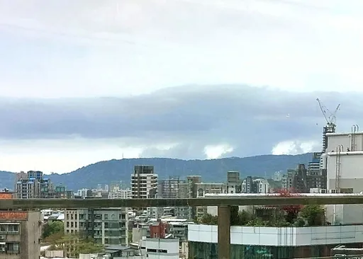 「雷雨帶」殺到了！專家提醒注意強風雷擊　網驚：新竹打雷超大聲