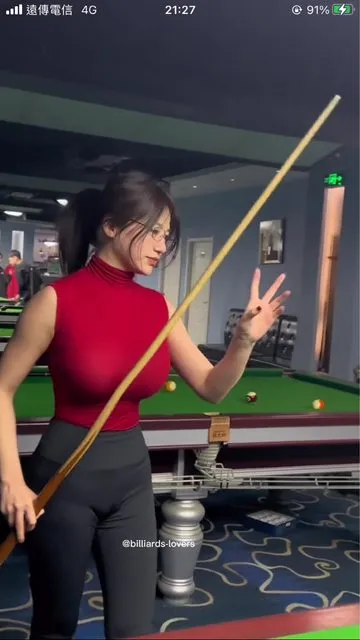 鄉民驚問,撞球桿怎麼變形了。翻攝自IG billiards_lovers