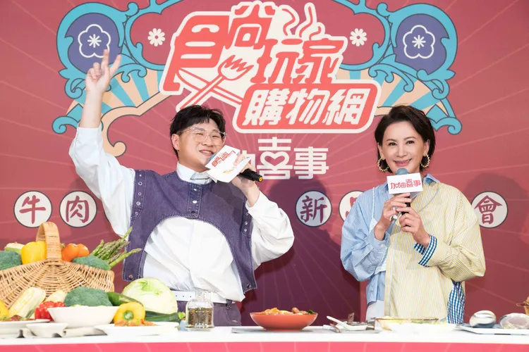 主持人IT BOYZ鄭豐毅（左）向「地表最強小師妹」陳亞蘭下戰帖。TVBS提供