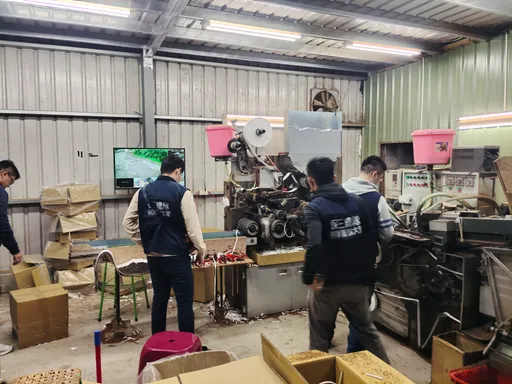 桃園鐵皮工廠暗藏製菸所 劣質菸草產近百萬包香菸!成本價曝光