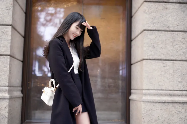 Shin拍攝時展露自信又迷人的笑容。陳志淵攝